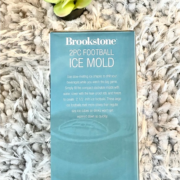 New with tags 2PC FOOTBALL ICE MOLD MAKES FOOTBALL SHAPED SLOW MELTING CUBES.🏈 - Picture 4 of 4